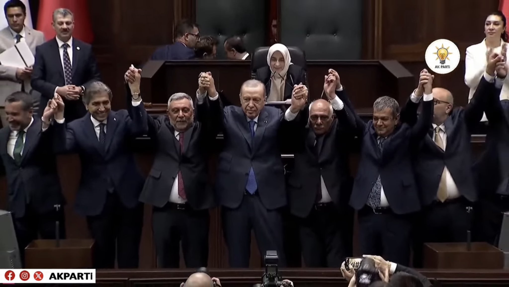 Bir başkan daha seçildiği partiden AK Parti’ye geçti