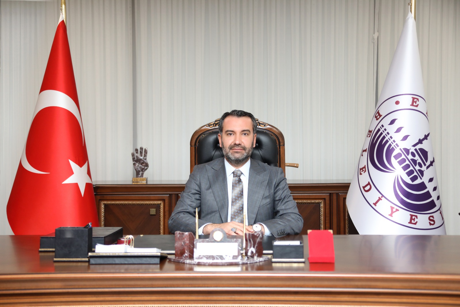 BAŞKAN ŞERİFOĞULLARI: BAYRAĞIMIZ ONURUMUZDUR