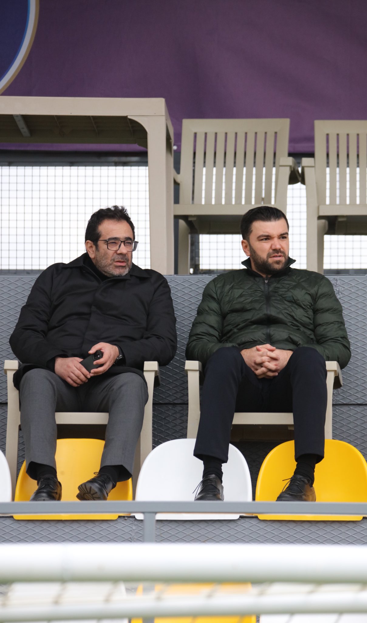 YÖNETİCİLER , FUTBOLCULARINI KAMPTA DA YALNIZ BIRAKMADI