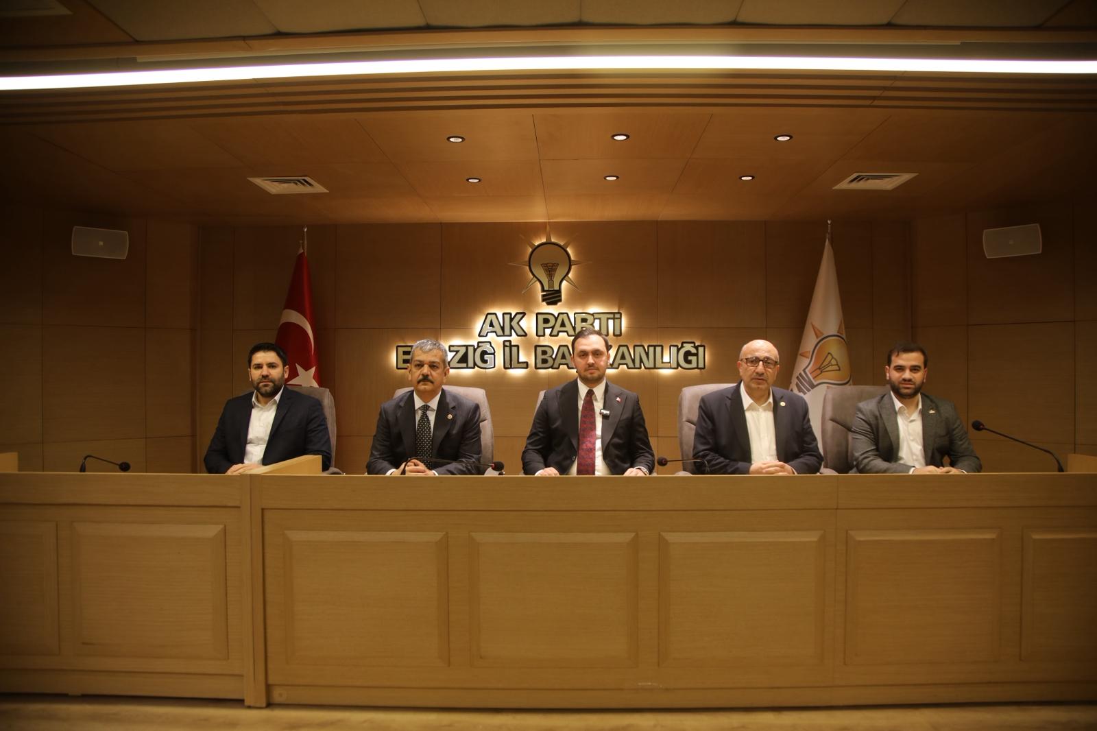 AK PARTİ ‘YE GÜÇLÜ KATILIM