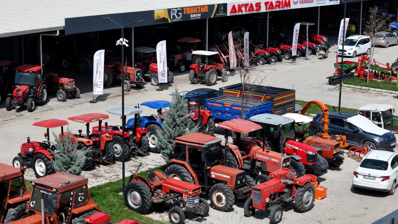 TRAKTÖRCÜ ESNAFI MODERN BIR ALANDA HİZMET VERİYOR