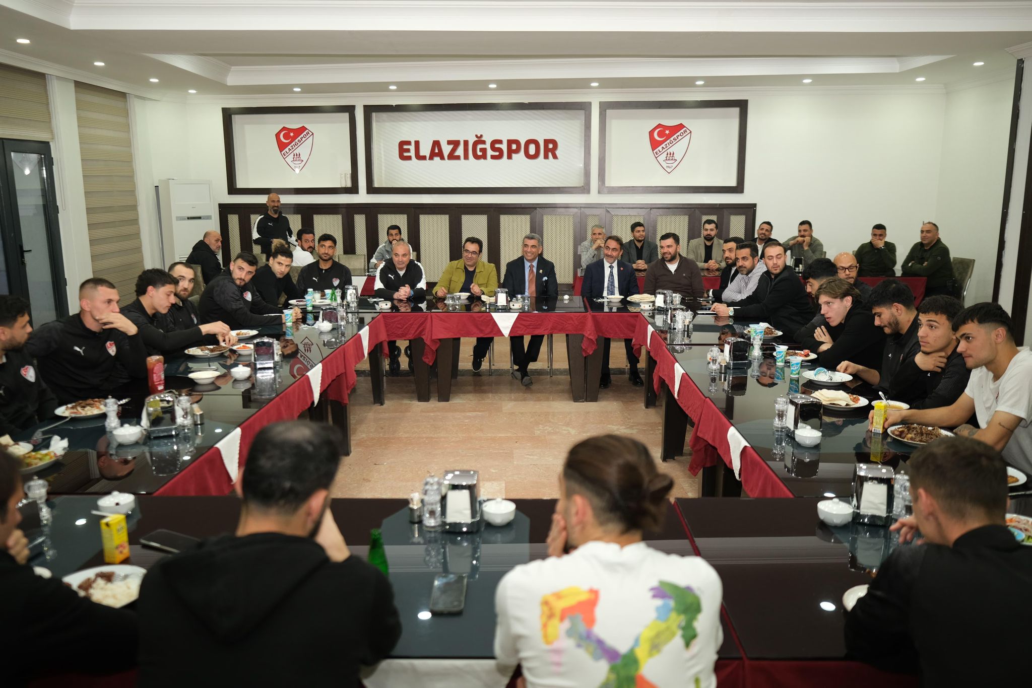 MİLLETVEKİLİ EROL’DAN ELAZIĞSPOR’A MORQL ZİYARETİ