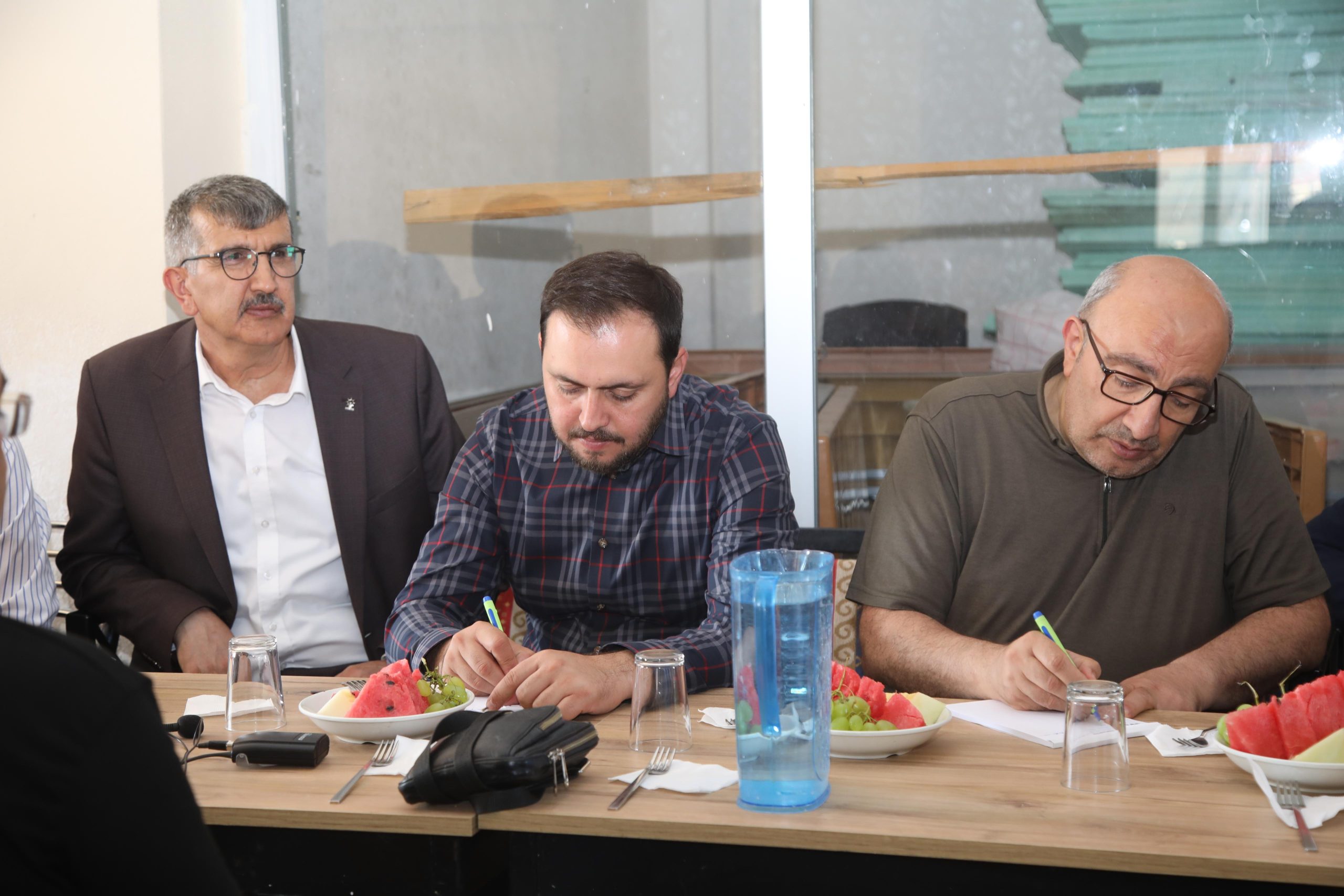 AK PARTİ SAHA ÇALIŞMALARINDA VİTES YÜKSELTTİ
