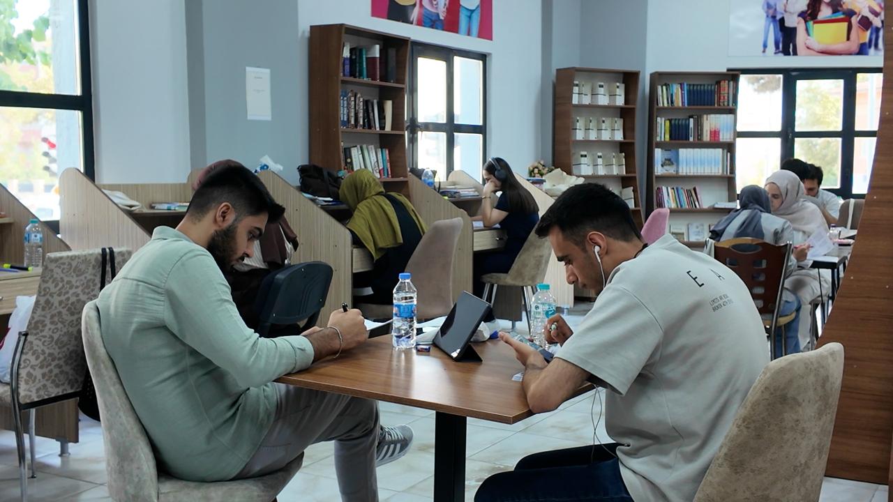 YAZ DÖNEMİNDE DE KÜTÜPHANELERE İLGİ YÜKSEK